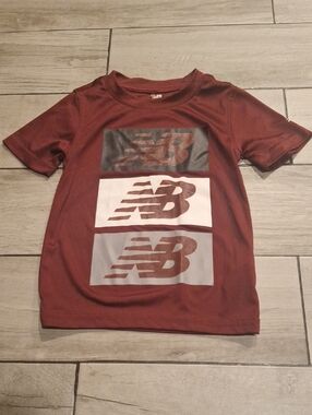 🍦New Balance Kids' Maroon Logo Graphic Tee